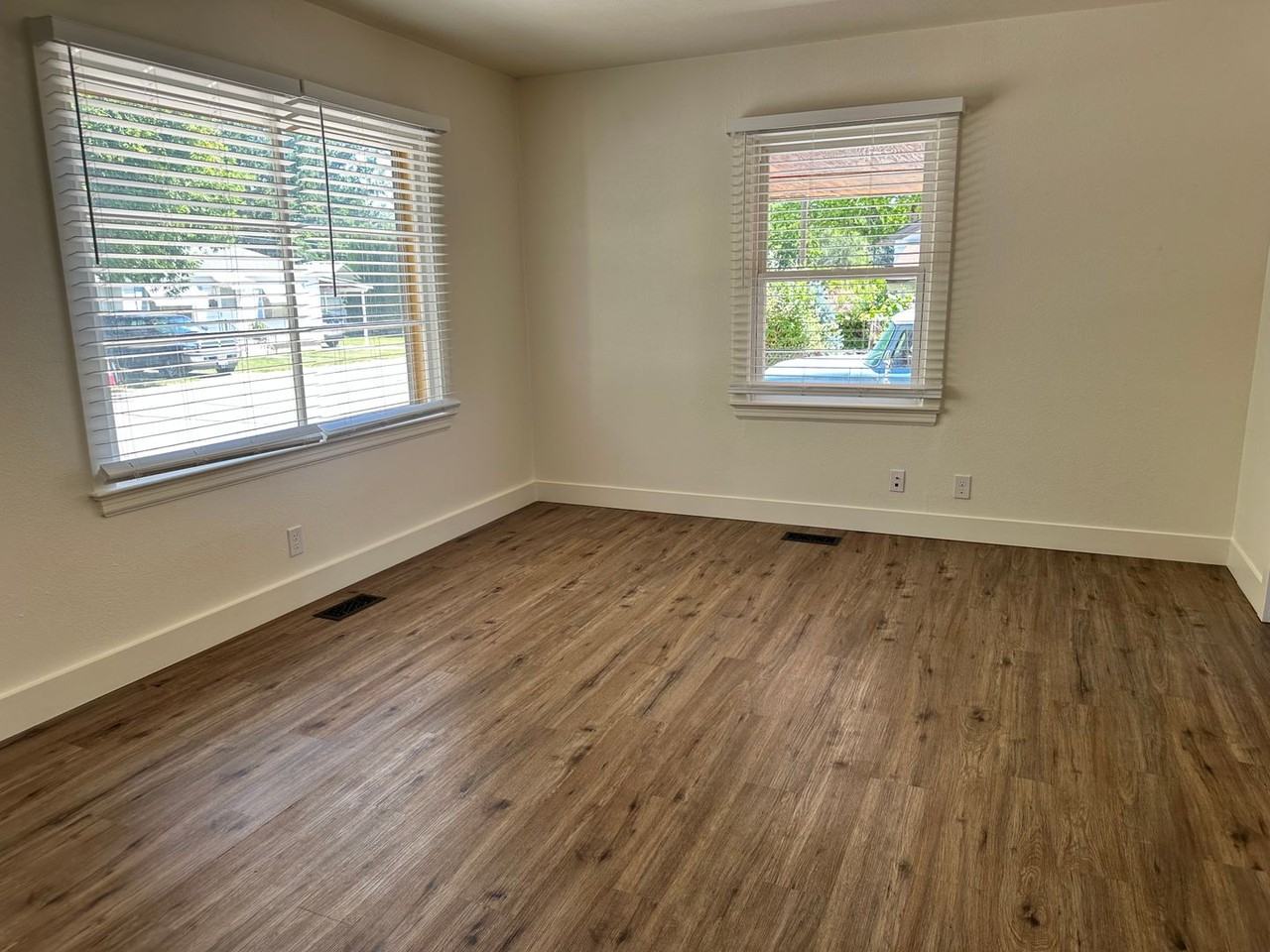 2311 W Frederic St - Photo 3 of 26