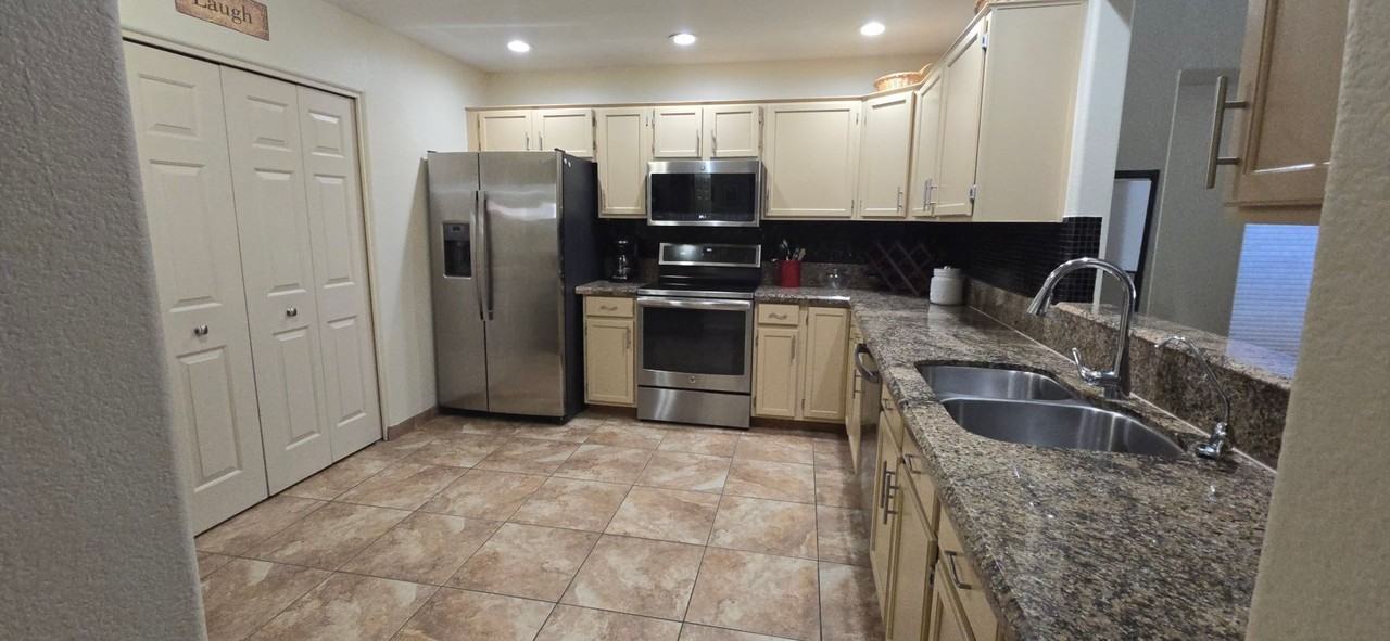 13850 N Hamilton Dr - Photo 5 of 28