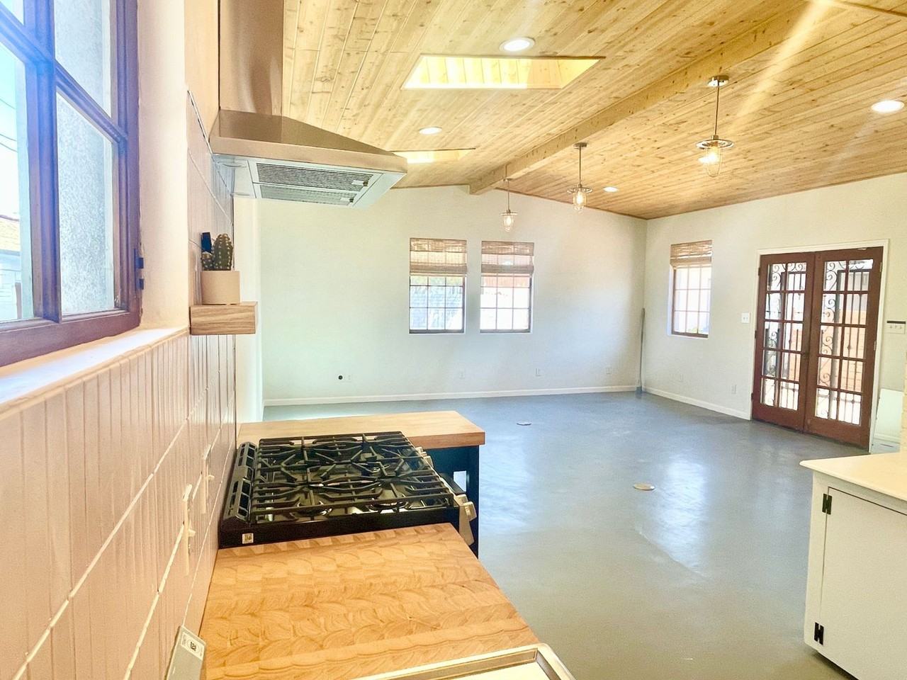 2637 E Devon St #B - Photo 3 of 23