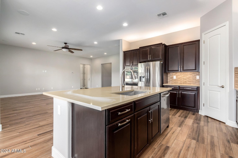 15282 W Wethersfield Rd - Photo 3 of 20