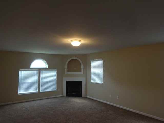 5516 Shannon Square Dr - Photo 2 of 13