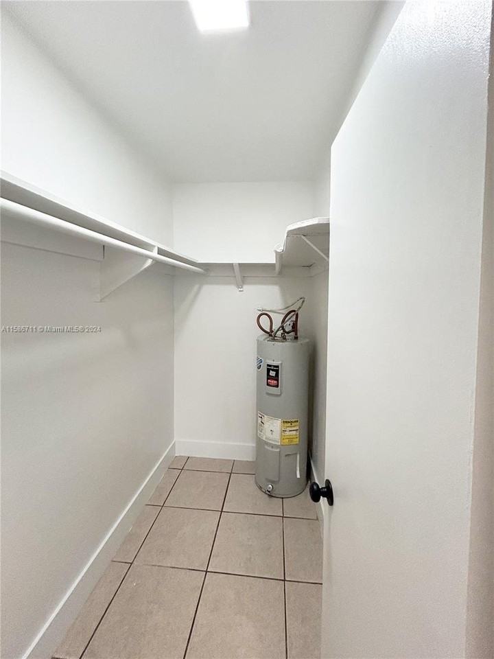 799 Ne 128th St #6 - Photo 3 of 8
