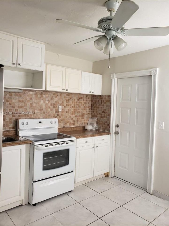 554 Ne 68th St #2 - Photo 2 of 8