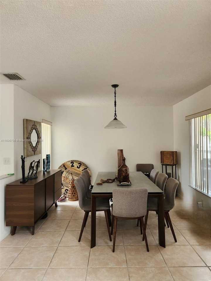 925 Opal Ter - Photo 2 of 8
