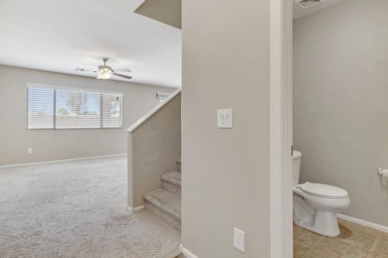 42767 W Sunland Dr - Photo 2 of 20