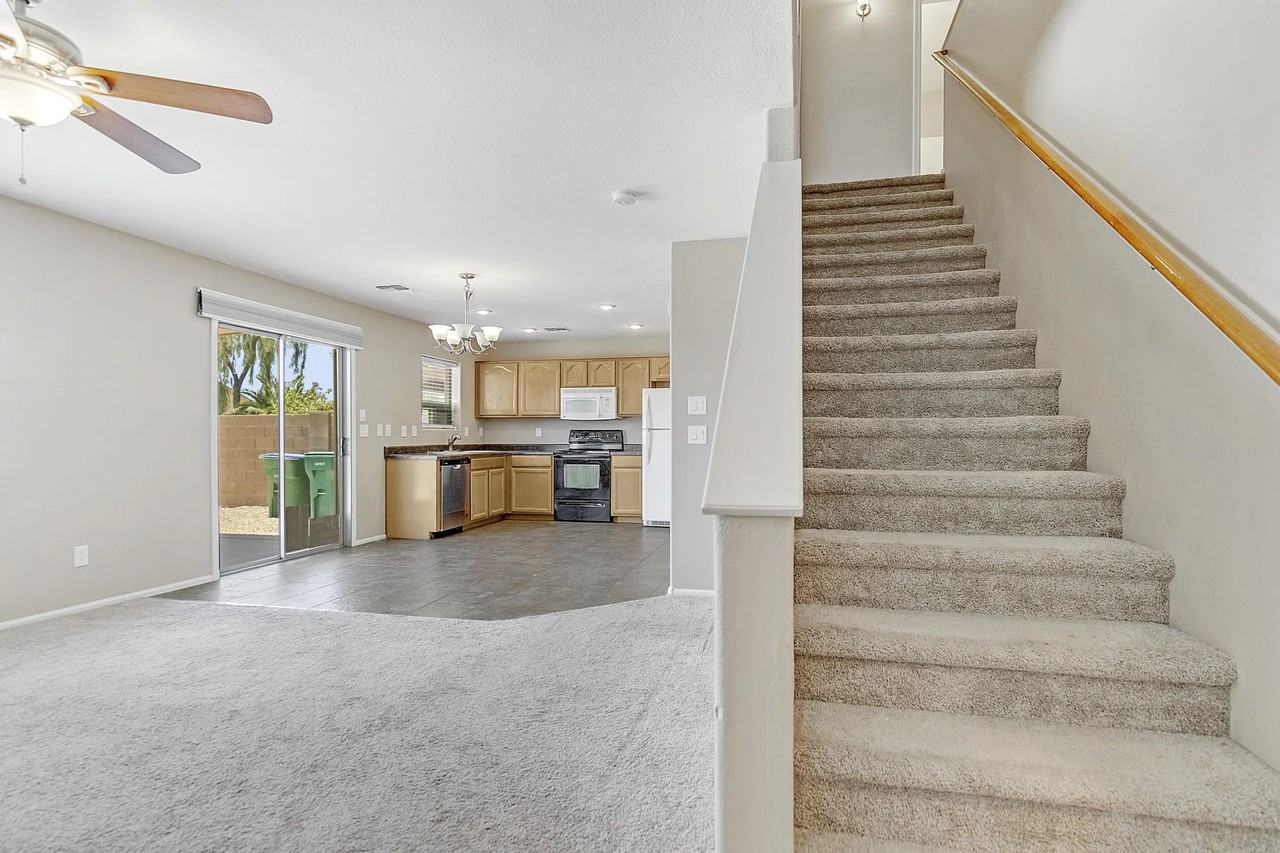 42767 W Sunland Dr - Photo 3 of 20