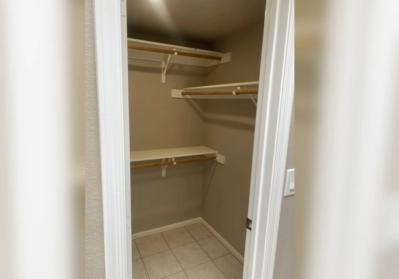 10805 N 9th Pl - Photo 2 of 2