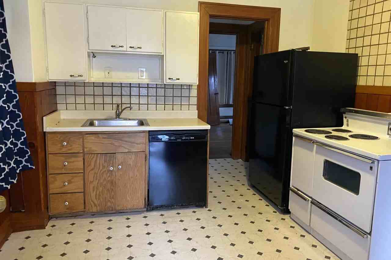 1245 Genesee St - Photo 2 of 23