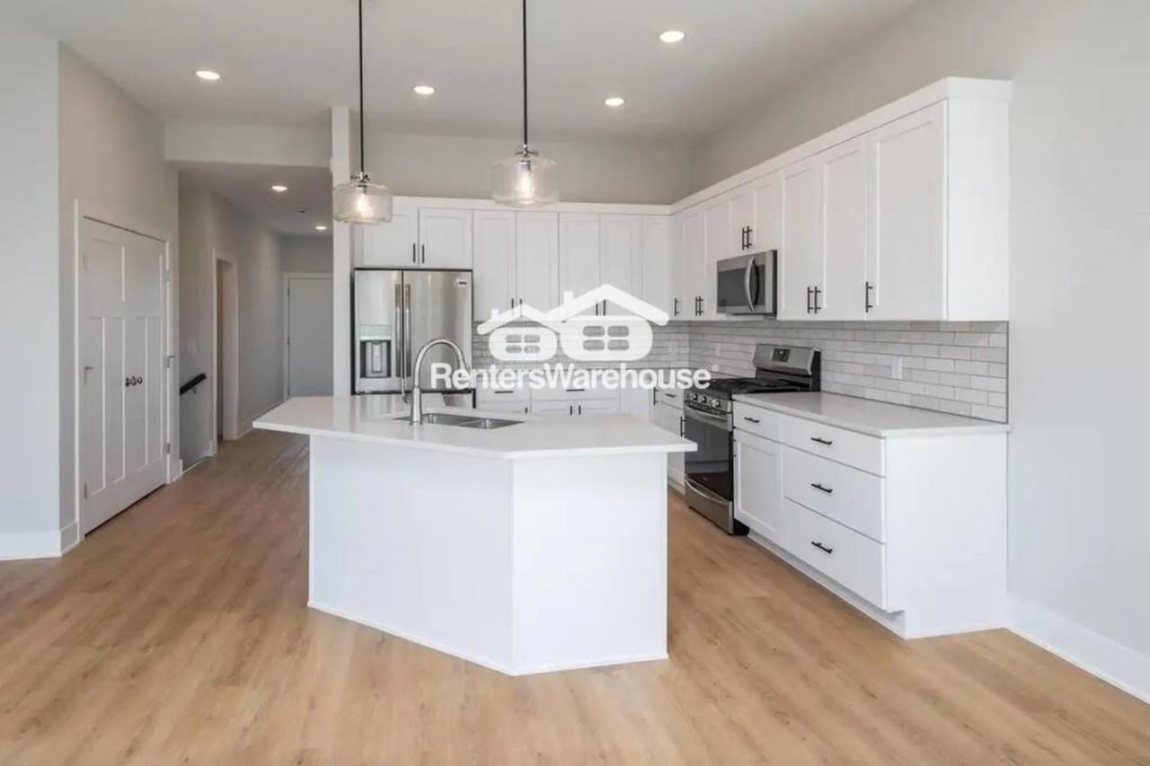 1071 Oak Ave - Photo 2 of 24