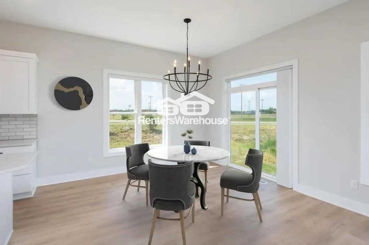 1071 Oak Ave - Photo 3 of 24