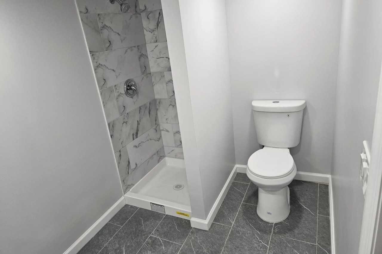 1016 Spruce St - Photo 2 of 8