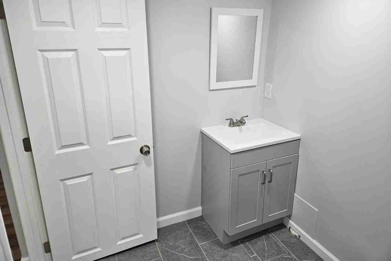 1016 Spruce St - Photo 3 of 8