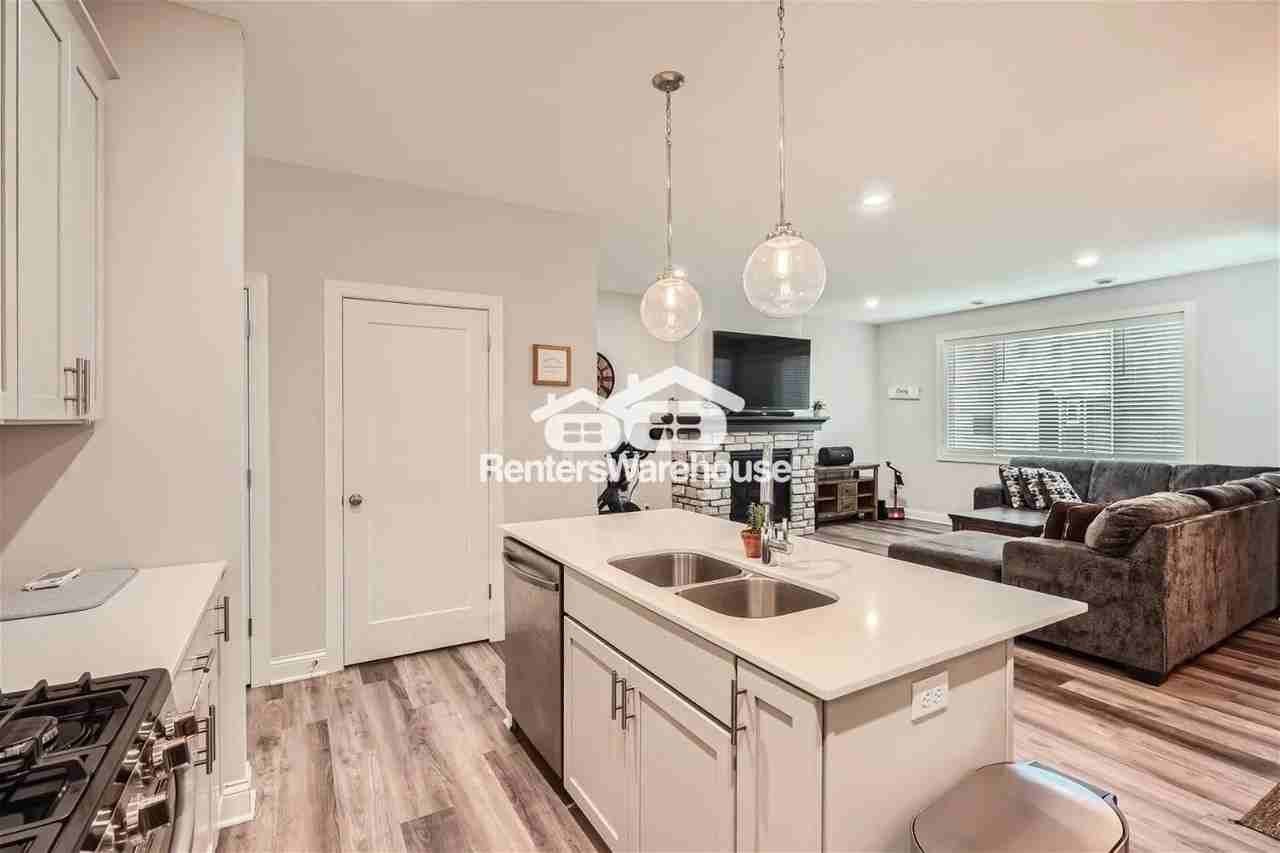 1506 Southpoint Dr - Photo 2 of 25