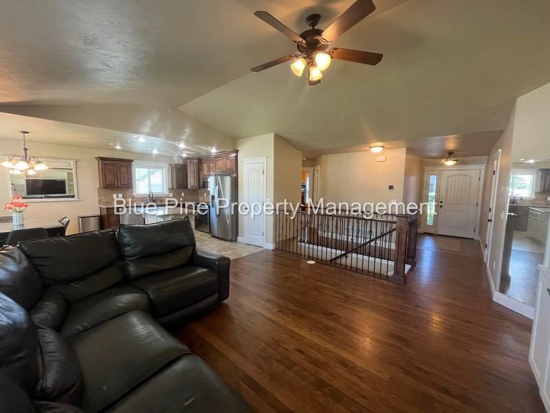 340 Chateau Dr #1 - Photo 3 of 35