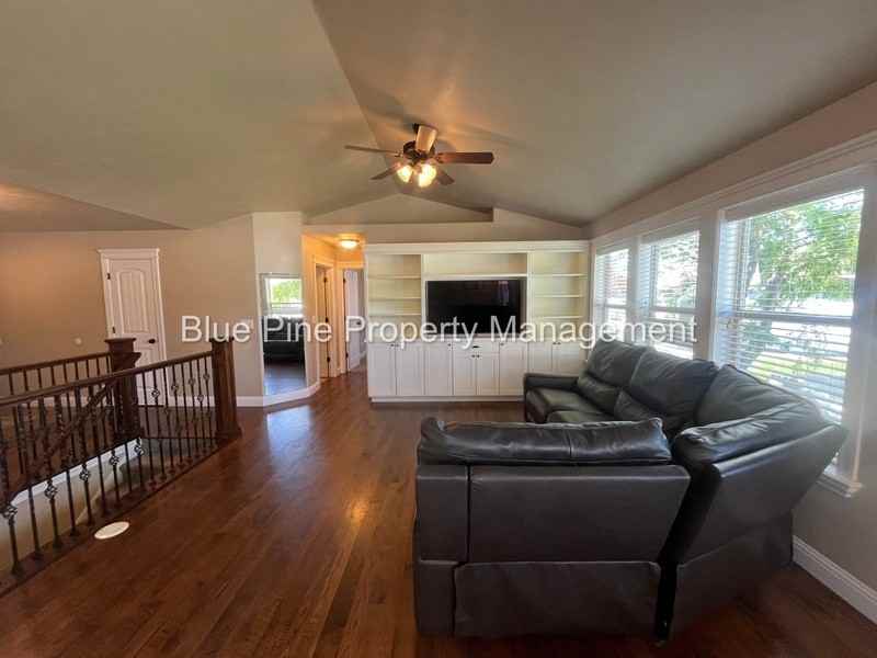 340 Chateau Dr #1 - Photo 7 of 35