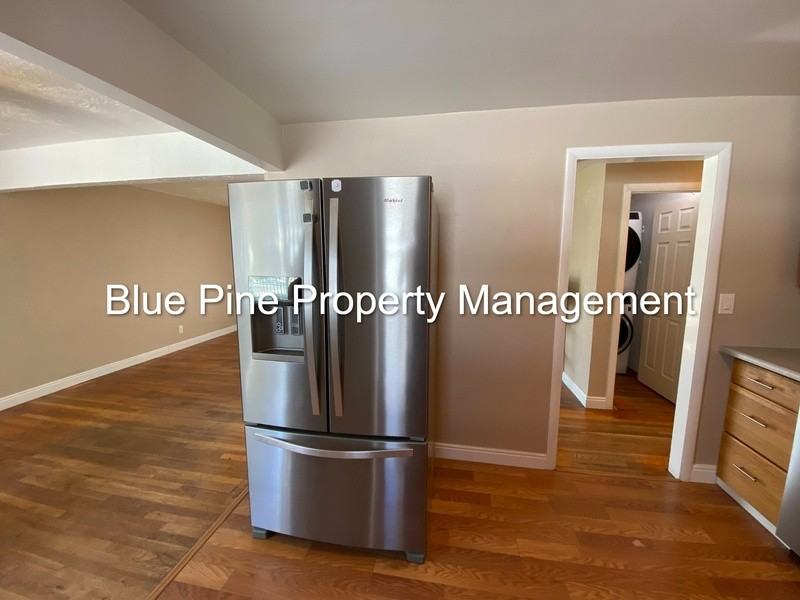 1195 E 15th St - Photo 4 of 15