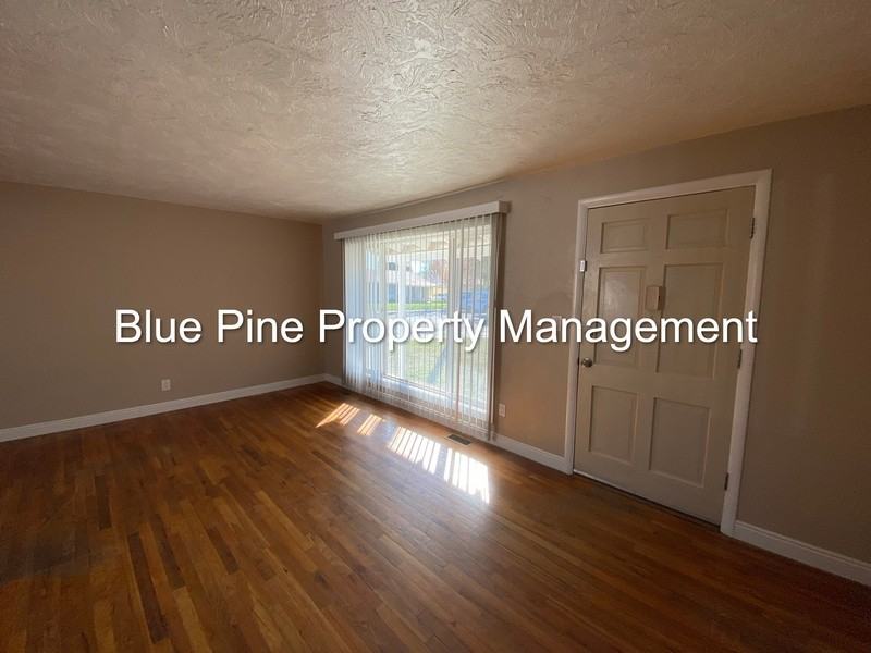 1195 E 15th St - Photo 5 of 15