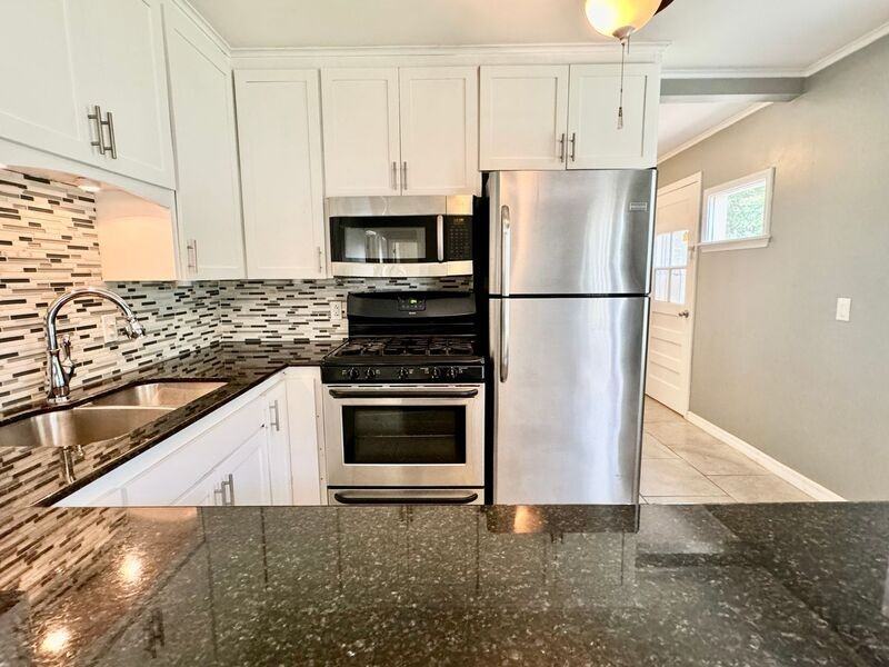 2525 S Sandusky Ave - Photo 3 of 32