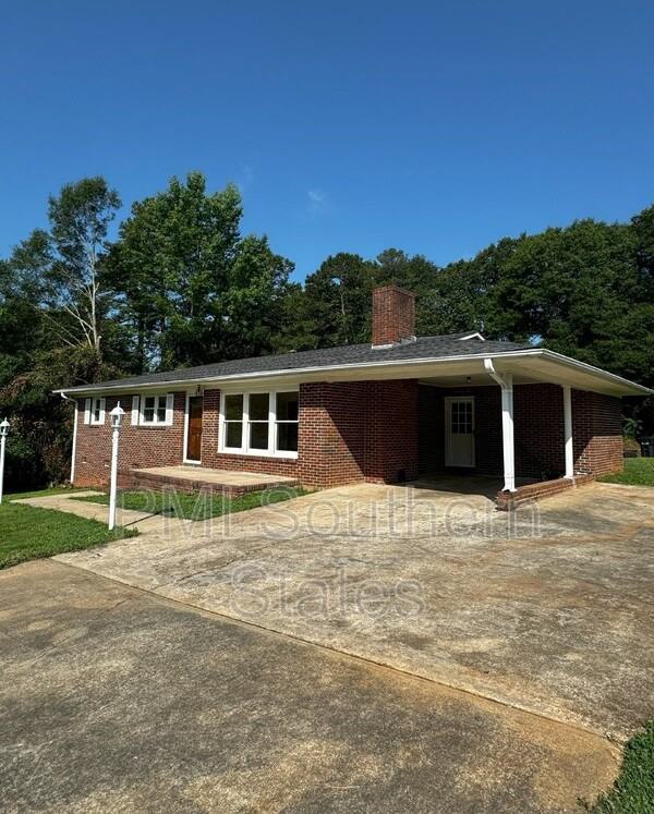 160 Mcarthur St - Photo 2 of 15