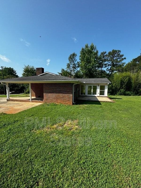 160 Mcarthur St - Photo 3 of 15