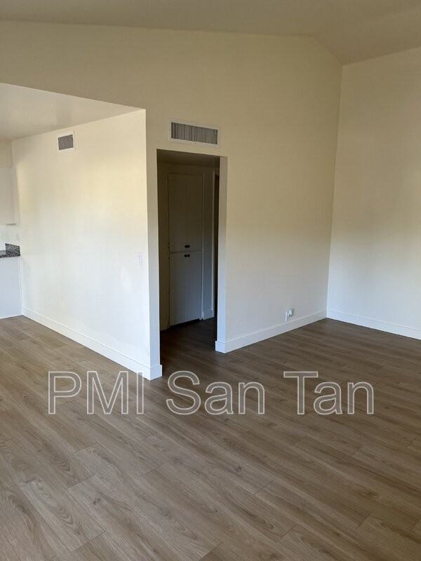 10 W Concorda Dr #104 - Photo 4 of 11