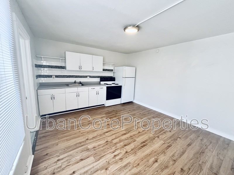 417 4th St N #204 - Photo 5 of 9