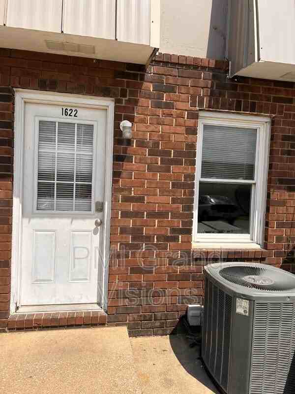 1622 University Dr - Photo 2 of 20