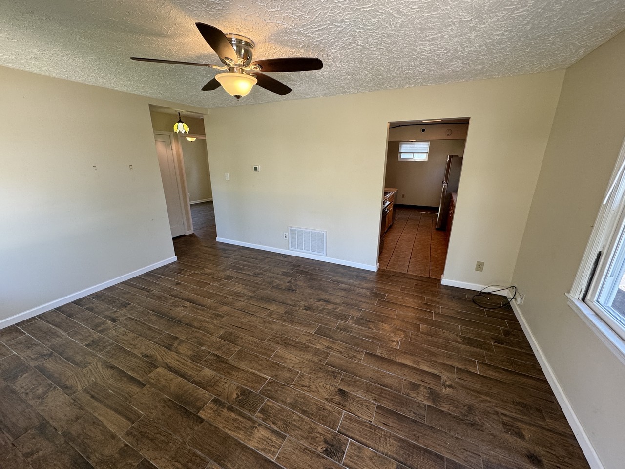 2393 Lindale Rd - Photo 2 of 21