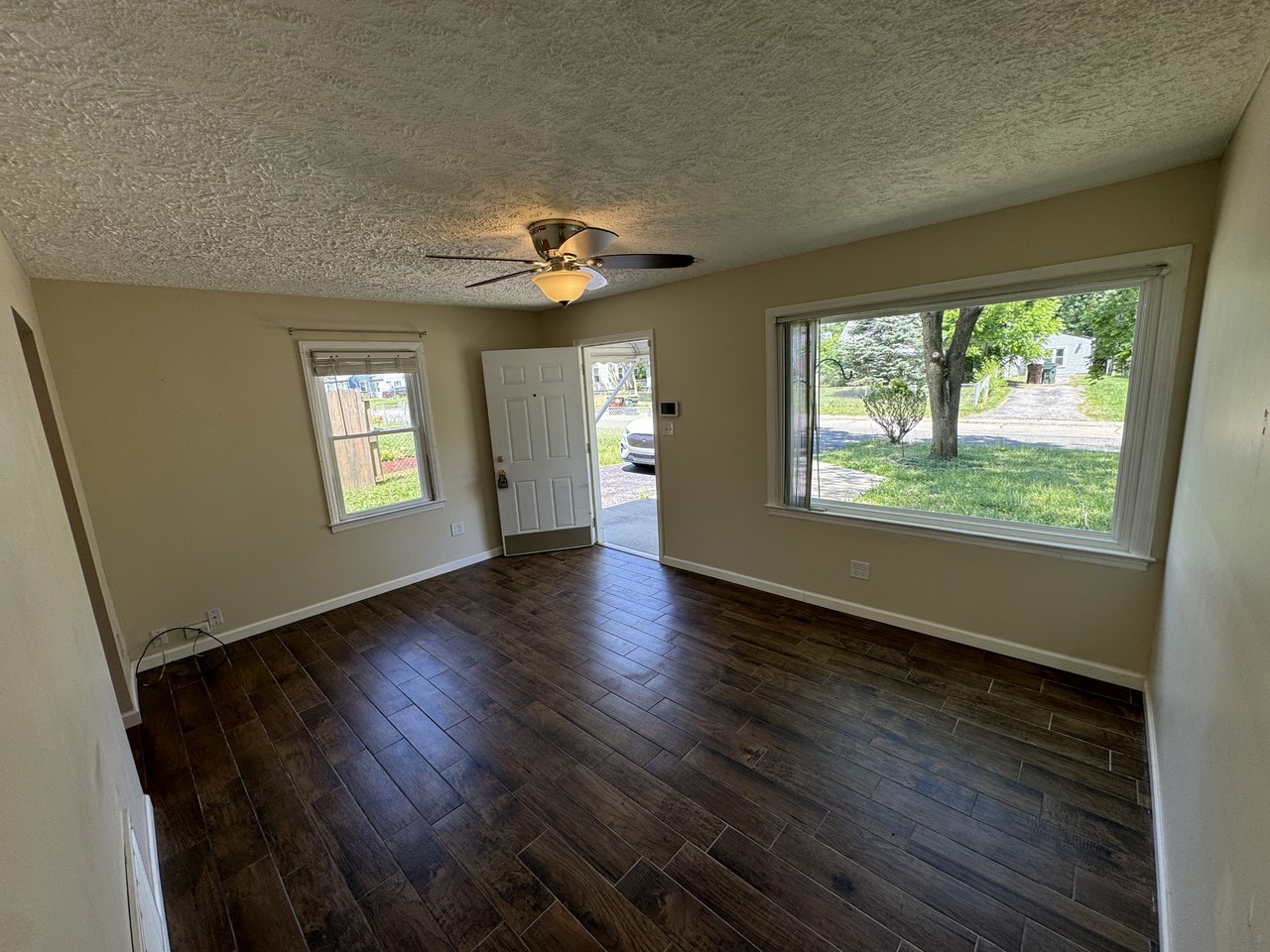 2393 Lindale Rd - Photo 3 of 21