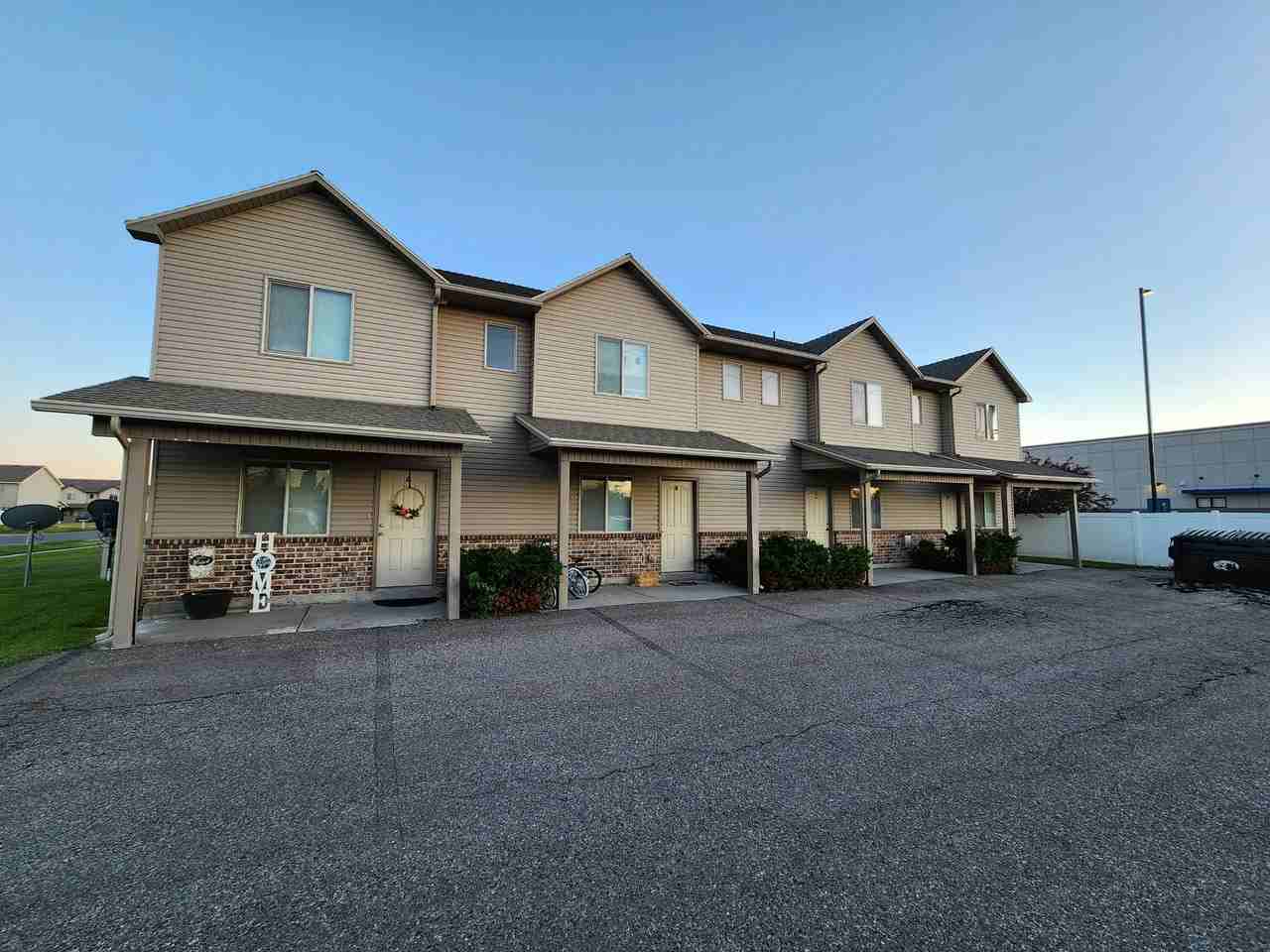 1675 N Stevens Dr - Photo 2 of 17