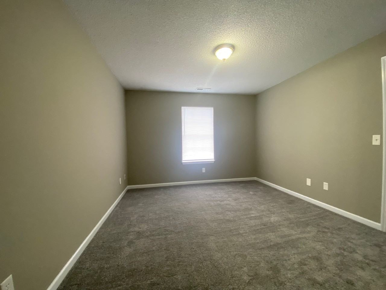 1860 Westside Dr Nw - Photo 2 of 10