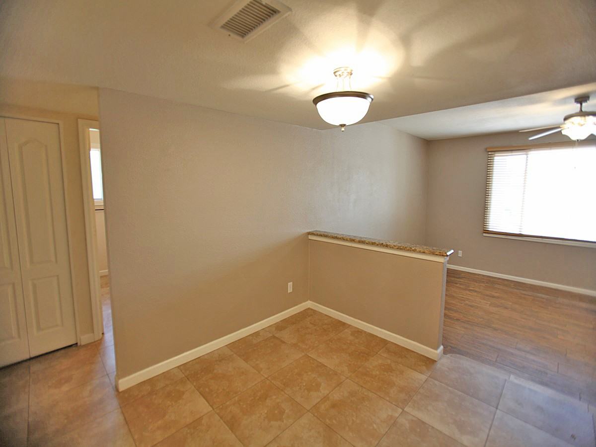 15428 N 55th Ave - Photo 3 of 16