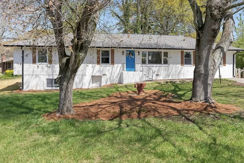 956 Laurel St - Photo 2 of 17