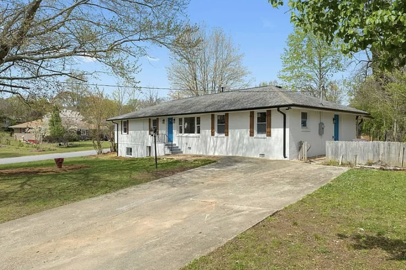 956 Laurel St - Photo 3 of 17