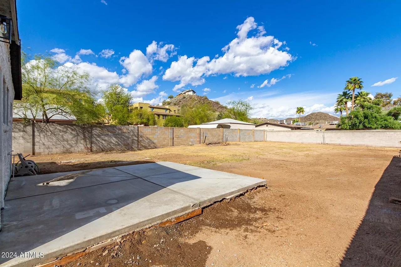 9441 N 9th Ave - Photo 2 of 10