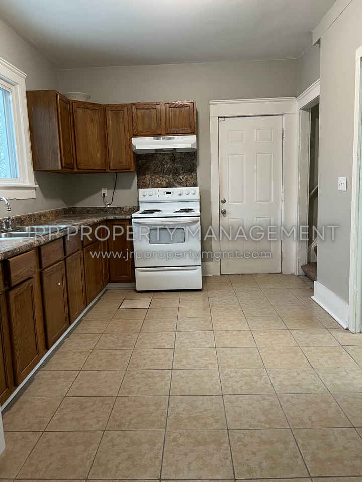 114 Moore St #1 - Photo 3 of 10