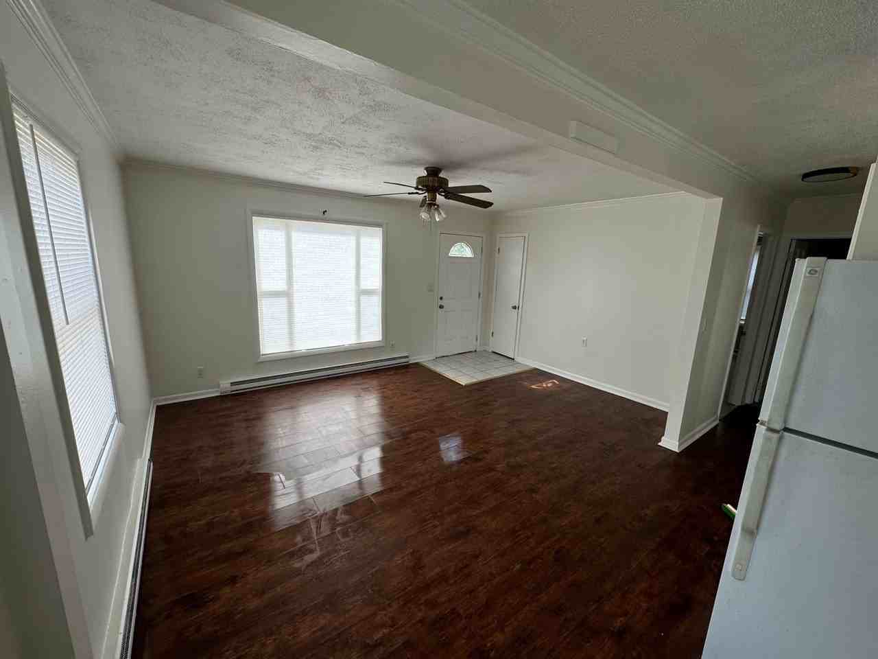 2582 Roselawn St - Photo 2 of 10