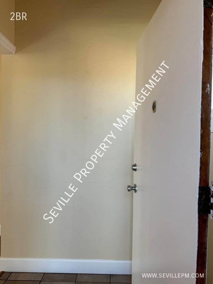 1637 68th Ave - Photo 2 of 26