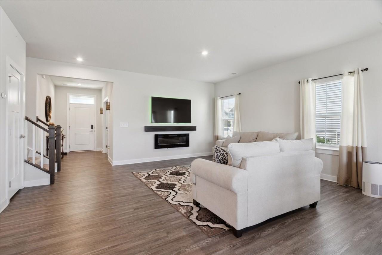 523 Spring Hill Pl - Photo 3 of 26