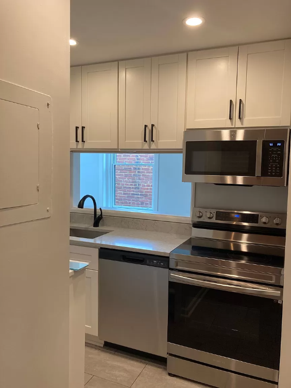 309 4th St Se #7 - Photo 3 of 12