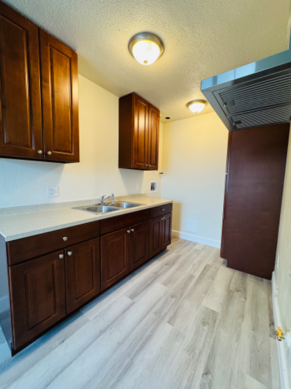 3714 E 55th St #B - Photo 3 of 8