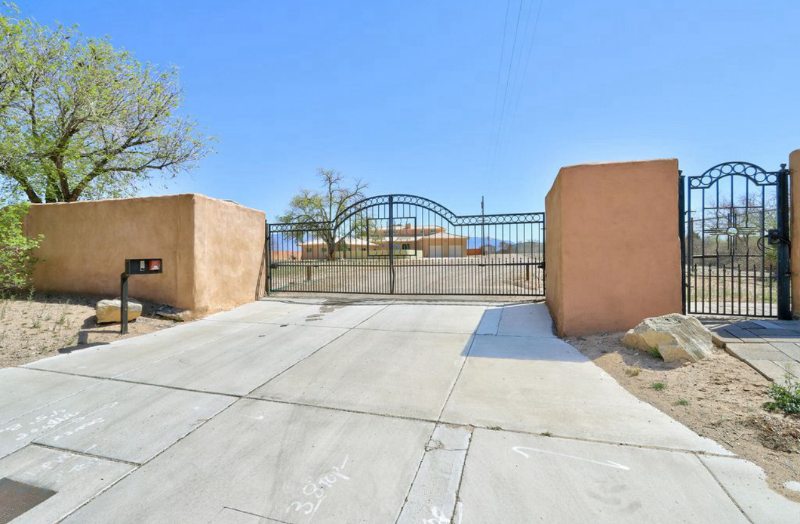 2424 Vista Grande Dr Nw - Photo 2 of 14