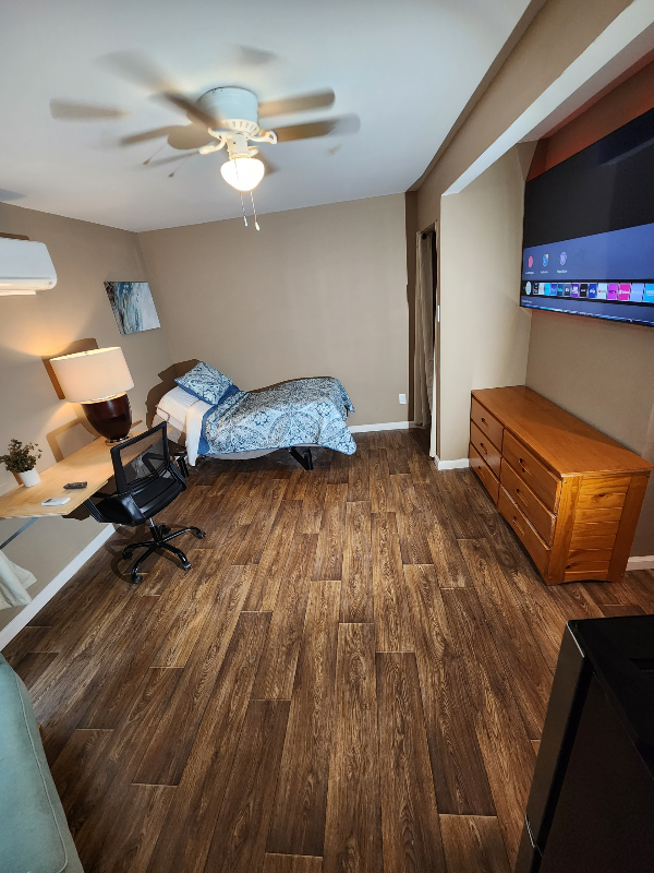 2301 Mercer St - Photo 2 of 11