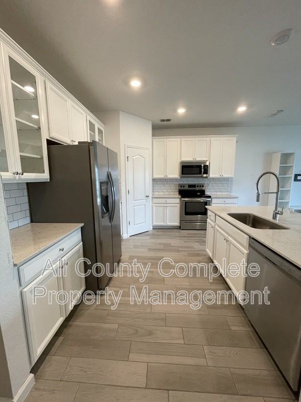 12804 Josslyn Ln - Photo 6 of 32