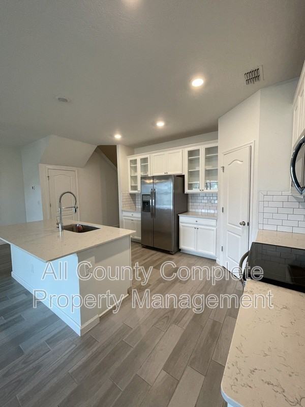 12804 Josslyn Ln - Photo 7 of 32