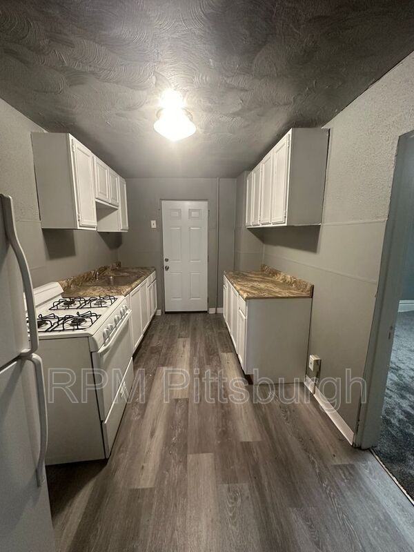 521 Bessemer Ave - Photo 3 of 18