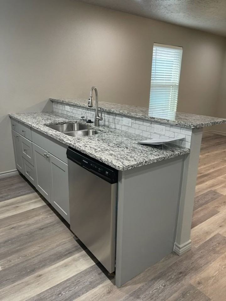 510 Roosevelt - Photo 3 of 11