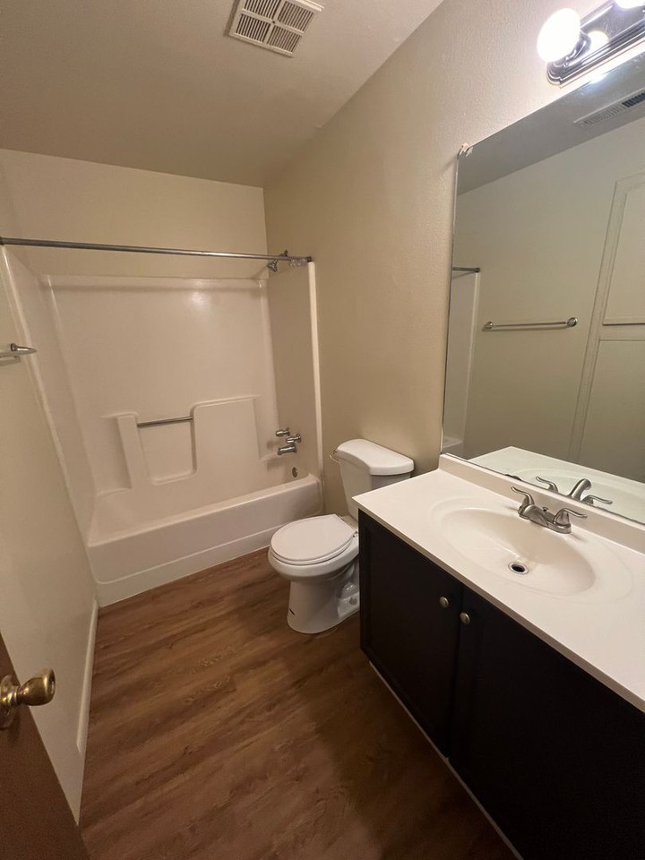2216 - 2814 Center - Photo 3 of 6
