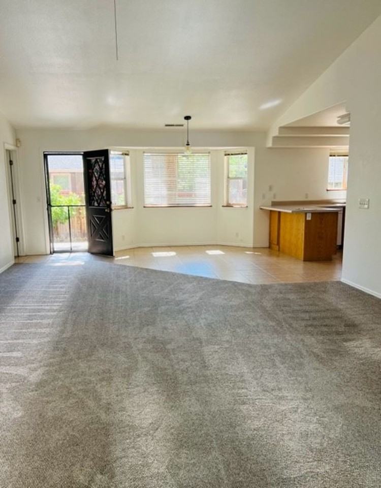 4029 S Nicholas St - Photo 3 of 9