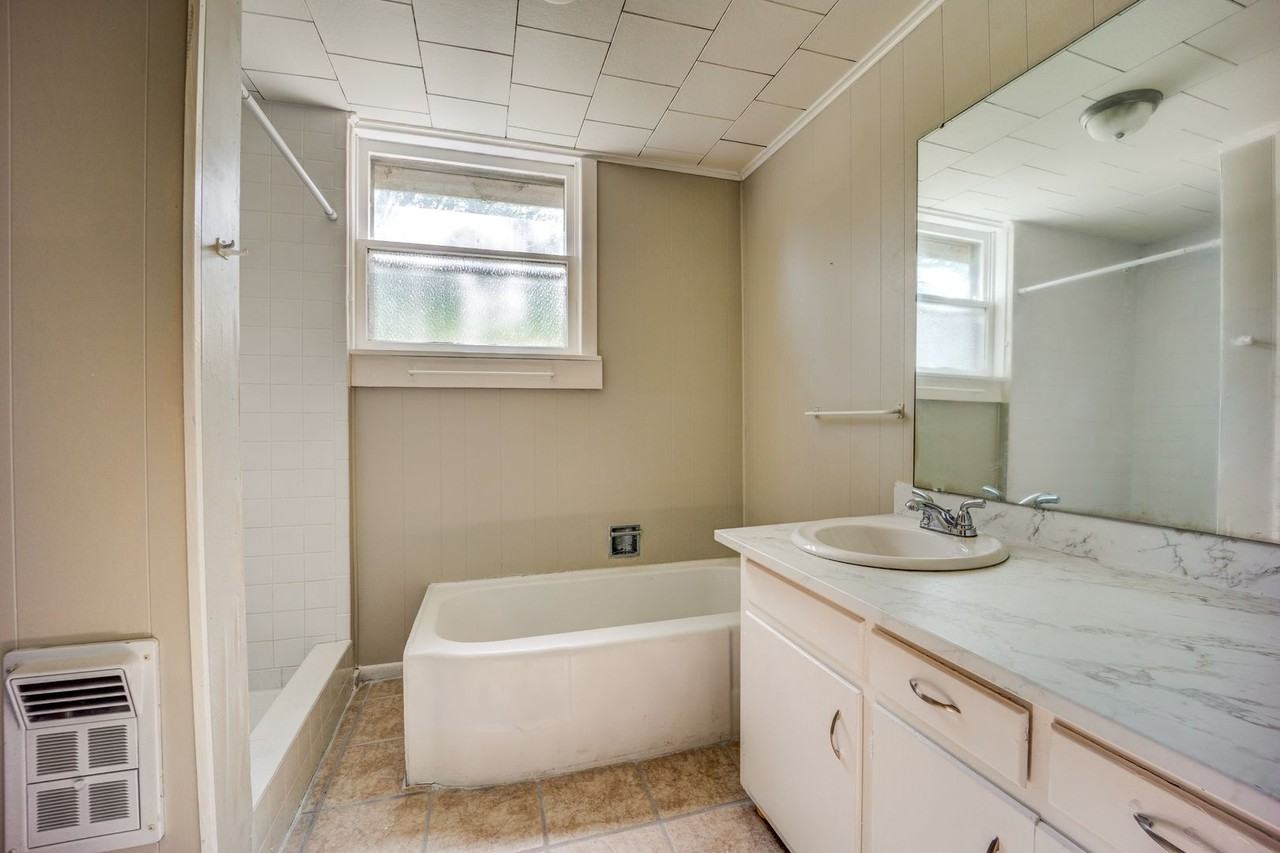 5210 S 24th St - Photo 4 of 21